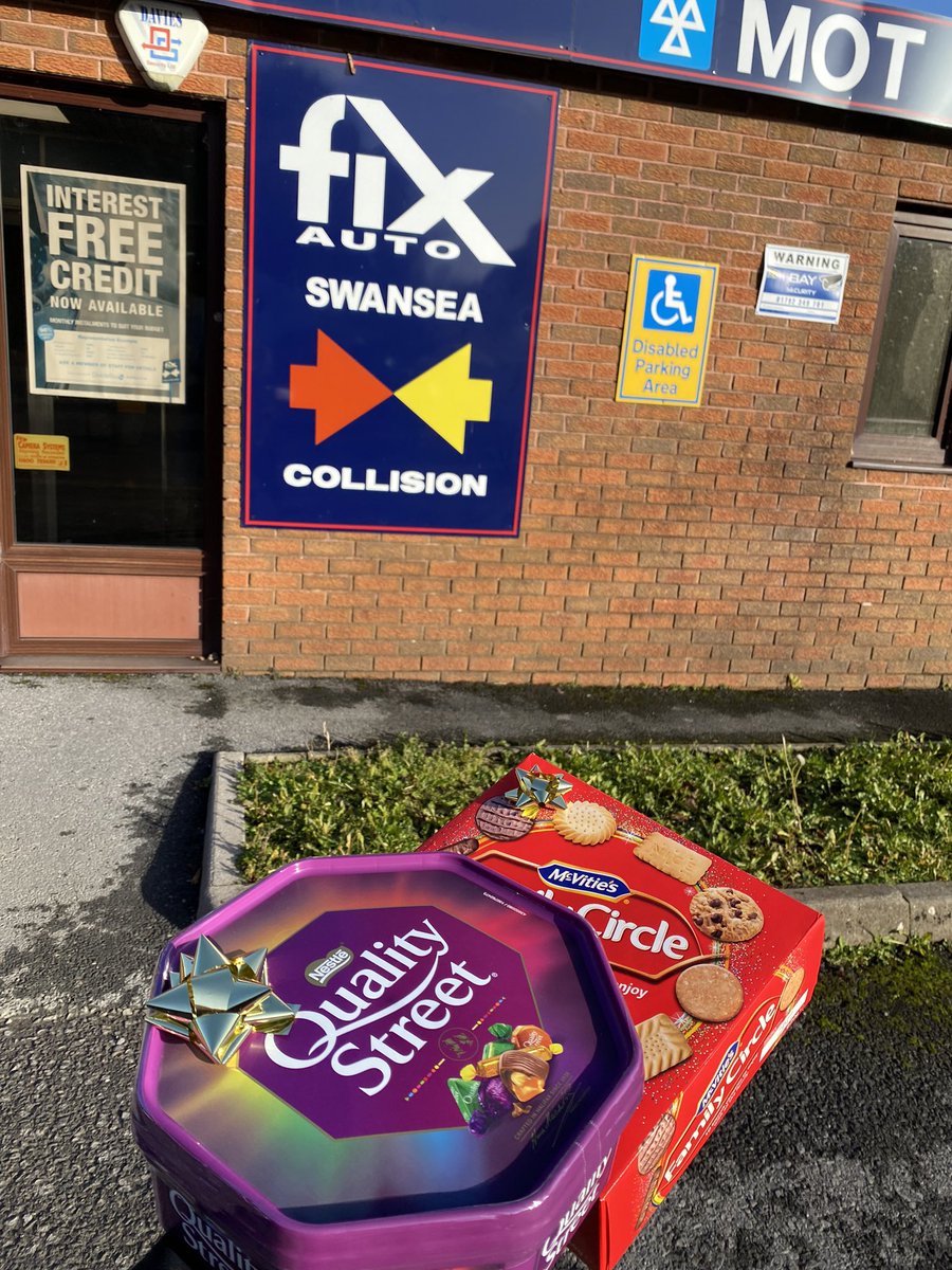 ellie_a_davies's tweet photo. Merry Christmas to everyone down at @FixAutoSwansea , Thank you for everything you do for us! Hope you enjoy the biscuits and chocolates🎅🏼🎄#marketingdaywithdani @DanielleCJ_ERAC @MichelleU5ERAC @EracCymru @SteveWrenU2 https://t.co/oiGwsWu24v