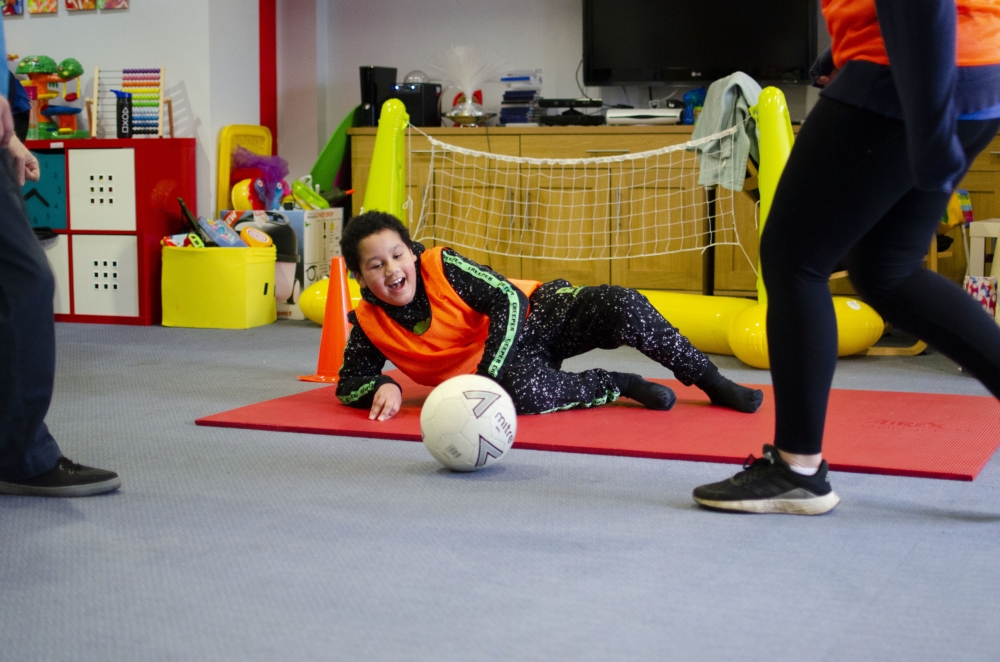 Childrens_Trust's tweet photo. Young people at The Children's Trust organised a brilliant indoor football match yesterday! The children all enjoyed some sporting fun (and a bit of healthy rivalry!) but the match also helped them communicate in a group setting while working on their rehabilitation goals. https://t.co/NDci2j49UR
