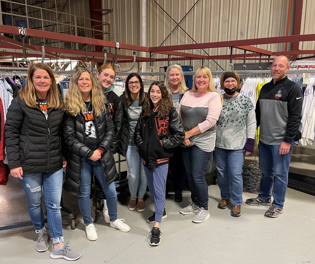 VanBurenSchools's tweet photo. Van Buren elementary teachers enjoy volunteering for Coats for Christmas!  This has become a yearly tradition for the past 15 years.  

#BeABlackKnight https://t.co/FMEltpAUc1