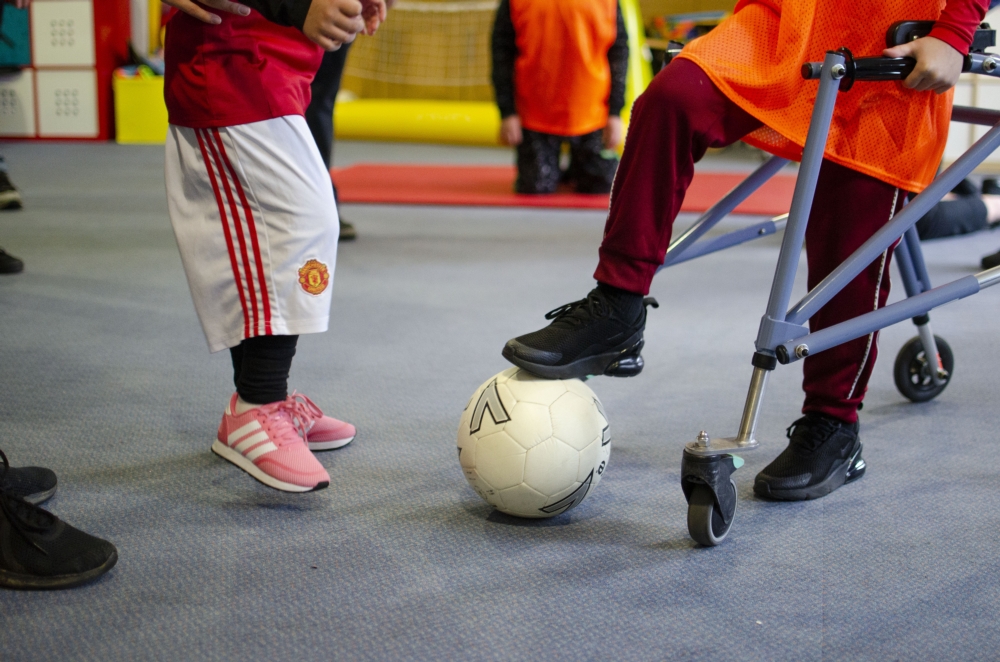 Childrens_Trust's tweet photo. Young people at The Children's Trust organised a brilliant indoor football match yesterday! The children all enjoyed some sporting fun (and a bit of healthy rivalry!) but the match also helped them communicate in a group setting while working on their rehabilitation goals. https://t.co/NDci2j49UR
