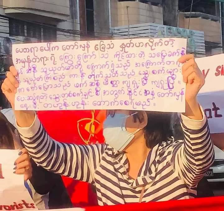 MhuKyot's tweet photo. Yangon Based Universities students union fearlessly took the streets of Yangon in defiance of Genocidal Evil Dictatorship by chanting revolutionary slogans despite the brutal crackdown by SAC.
#EndImpunity
#Dec8Coup 
#WhatsHappeningInMyanmar https://t.co/7GXqiA0xHe