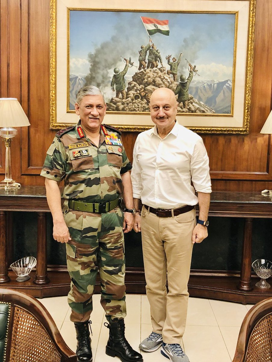 AnupamPKher's tweet photo. CDS #GenBipinRawat, उनकी धर्मपत्नी एवं 11 और फ़ौजी ऑफ़िसर्स के निधन का सुनकर अत्यंत दुख हुआ।#जनरलरावत से मिलने का सौभाग्य कई बार मिला।उनके व्यक्तित्व में ग़ज़ब का दुस्साहस और देश के प्रति अथाह प्रेम था।उनसे हाथ मिलाकर दिल और ज़ुबान से ख़ुदबख़ुद “जय हिन्द” निकलता था! #जयहिन्द 🇮🇳💔 https://t.co/AWgf7SYs0Z