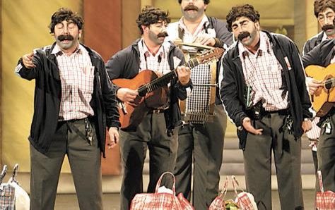 UnaCoplaAldia's tweet photo. Novena Sesión de Cuartos de Final del Concurso twittero a la Mejor CHIRIGOTA entre 1991/2020:

RT: Los bordes del área
FAV: Lo que diga mi mujé https://t.co/5H5yJTACYu