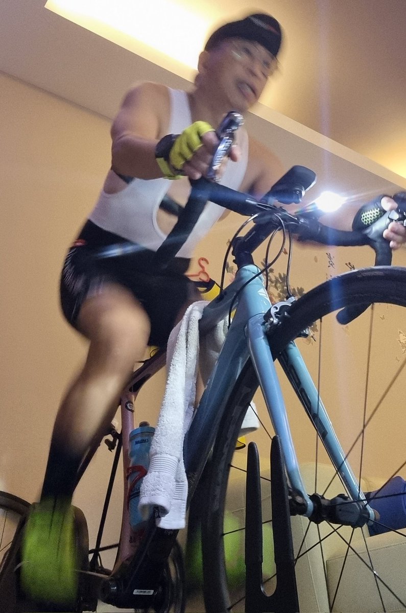 bpn6c1's tweet photo. 今晚骑车被放鸽子了,没有关系关起门来自己骑啊!#indoorcycling @GoZwift @magene #powertrainer #cycle https://t.co/RhWyTXAOS3