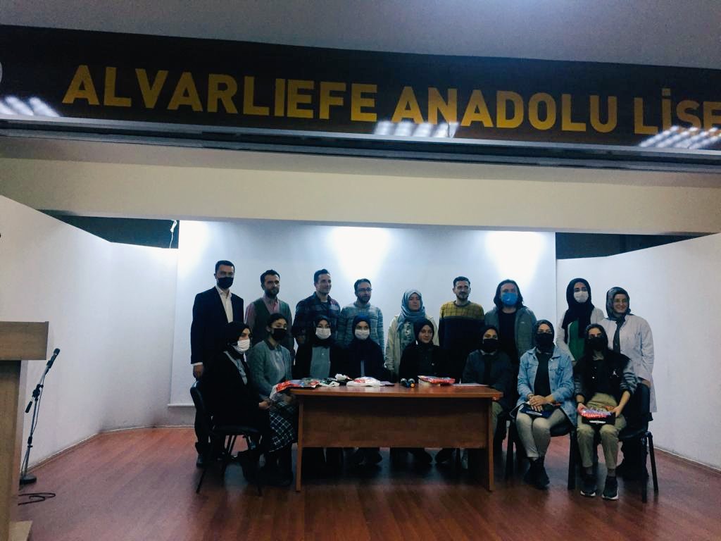 ERBAP Kitap Akademisi kapsamında Hayme Ana MTAL  ile Pasinler Anadolu İHL öğrencileri 'İlber Ortaylı Paneli' gerçekleştirdi.Öğrencilerimize ve özellikle danışman öğretmenlerimize emeklerinden dolayı teşekkür ederiz. <a href="/skaygusuz/">Salih Kaygusuz</a> <a href="/AkcilRecai/">Recai AKÇIL</a> <a href="/Erzurum_Mem/">Erzurum İl Millî Eğitim Müdürlüğü</a>