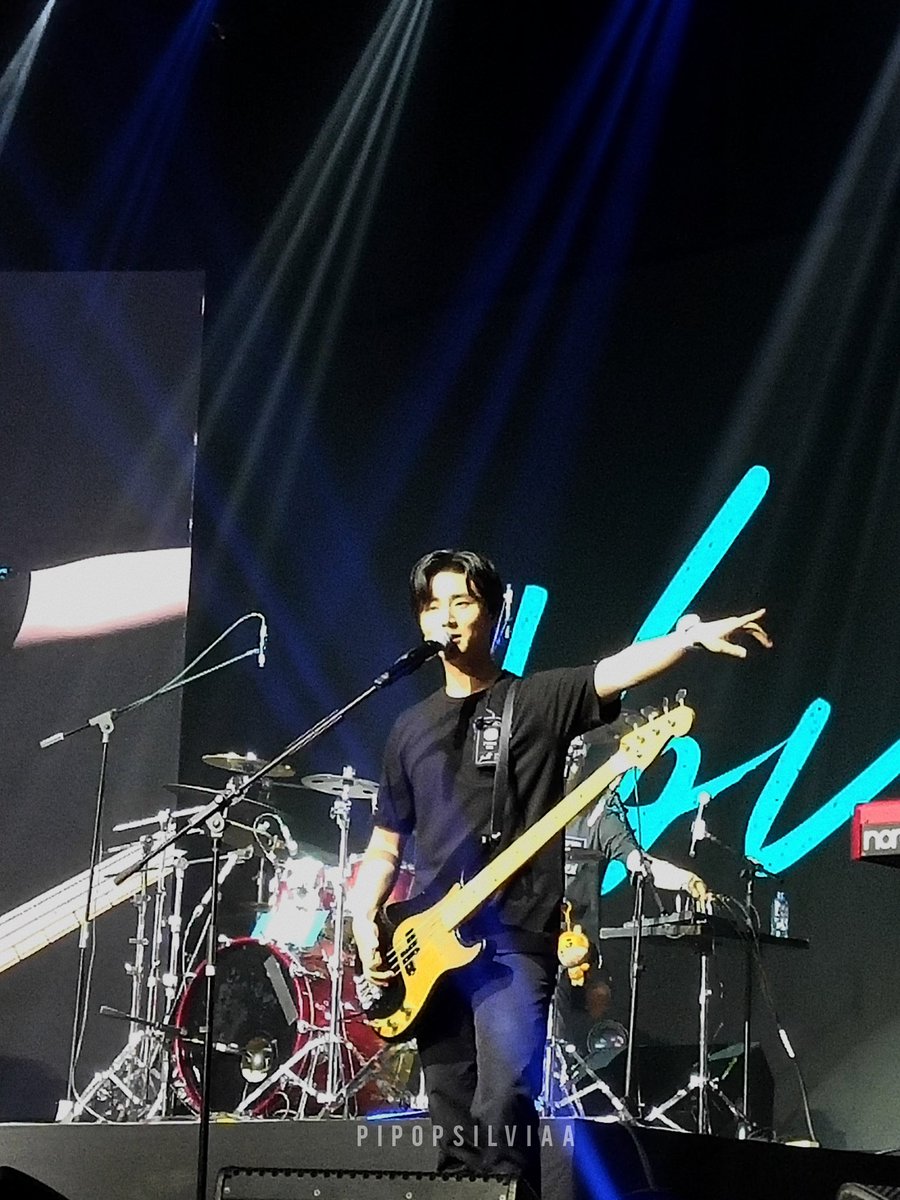 pipopsilviaa's tweet photo. 181208 Youth in Jakarta
Happy 3 years to #YOUTHinJKT the firat full-length DAY6 concert in Jakarta. ✨
#DAY6 #데이식스 #영게이 #영현 #강영현 #YoungK #Younghyun https://t.co/dfaDKR6GzM