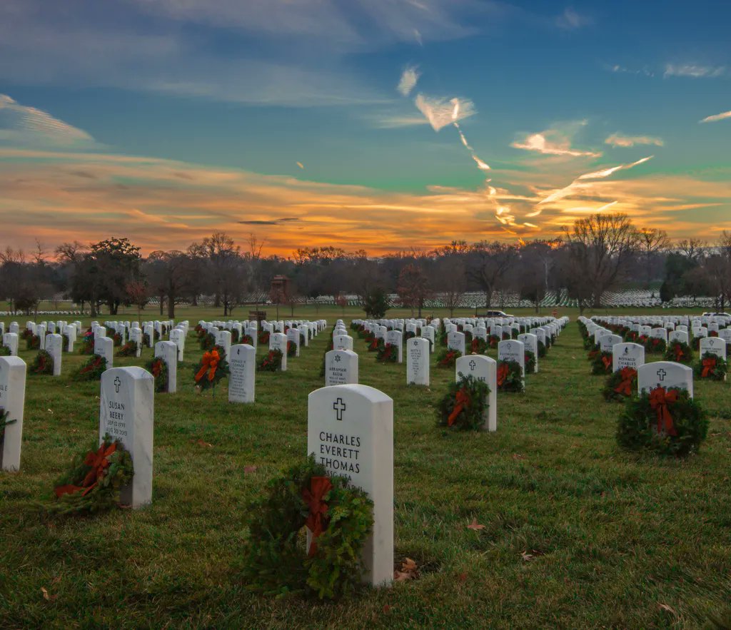 WreathsAcross's tweet photo. "Our veterans accepted the responsibility to defend America and uphold our values when duty called." Our duty? To #RememberHonorTeach https://t.co/7lNPDdWatg