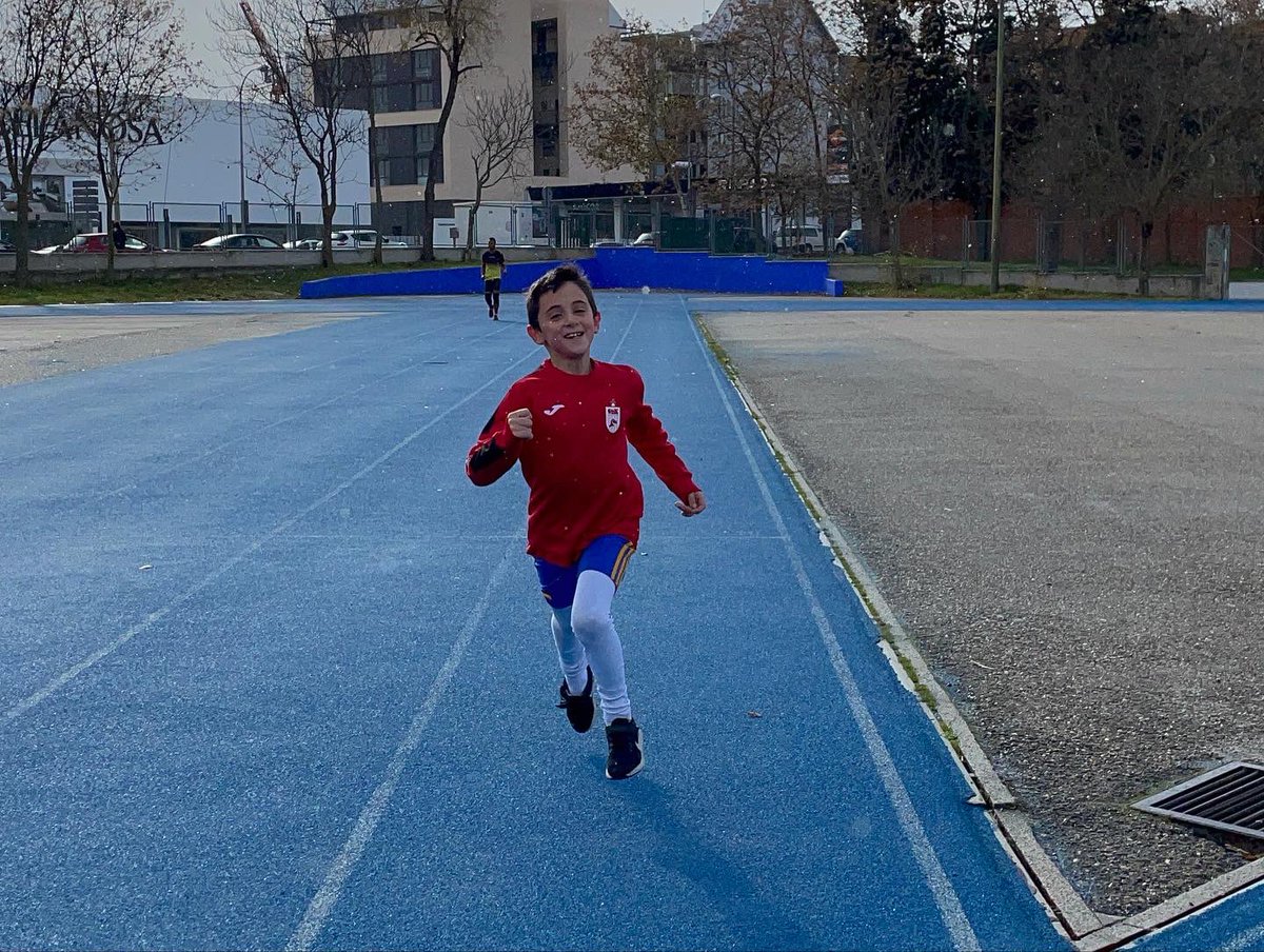 pablocarmenado's tweet photo. Ponme una de felicidad.
Correr con #Chechuman el resto se dan mus 🤣🤣
#Somos7 #Running #Cortacesped https://t.co/429F7iU4sj