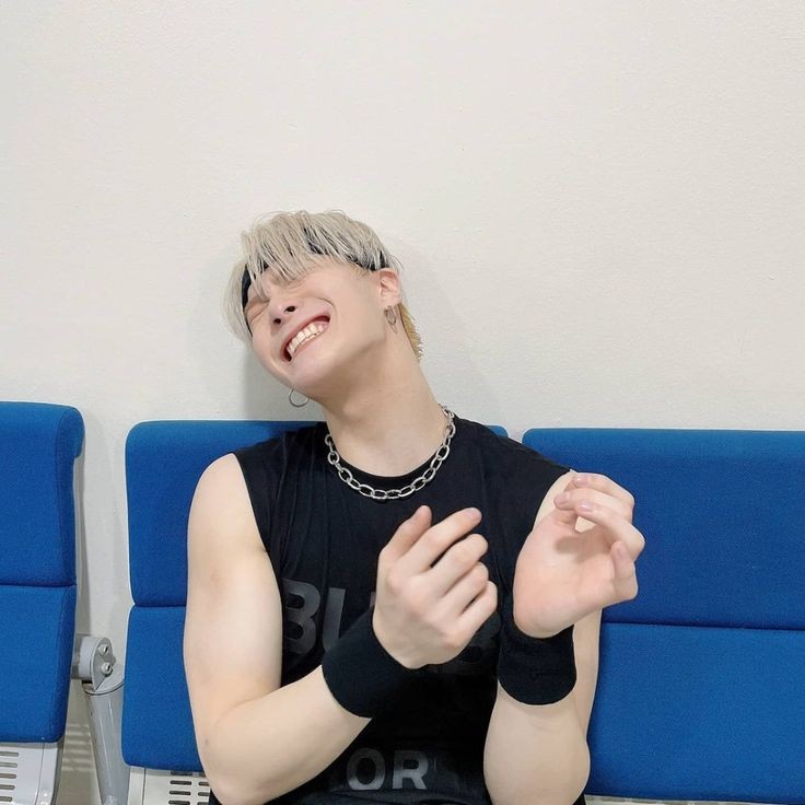 tinykkong's tweet image. hi im back i just wanted to point out that bin always scrunches his nose when he laughs