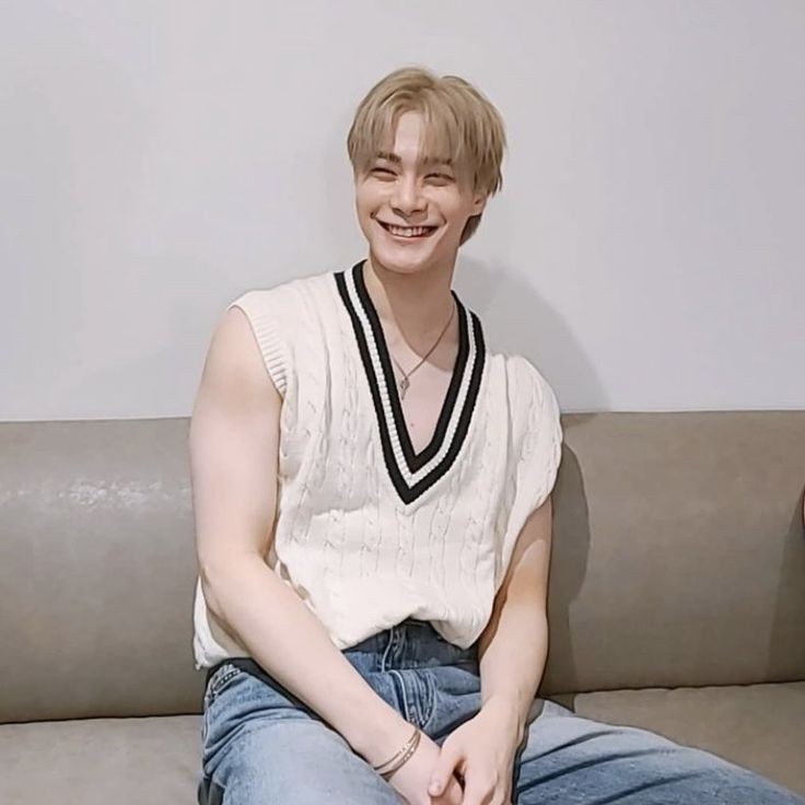 tinykkong's tweet image. hi im back i just wanted to point out that bin always scrunches his nose when he laughs