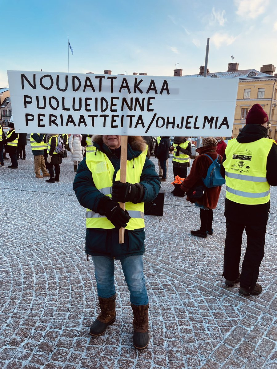 teijamakkonenfi's tweet photo. Tänään valtuustossa Malmin lentokenttää koskeva Suomen historian eniten kannatettu kuntalaisaloite ✈️
Löytyykö Helsingin valtuustosalista kanttia järjestää Malmin kentän säilyttämisestä kunnallinen kansanäänestys?
Äänestys tulisi mielestäni ehdottomasti järjestää! #savemalmi https://t.co/5b7kgHcVox