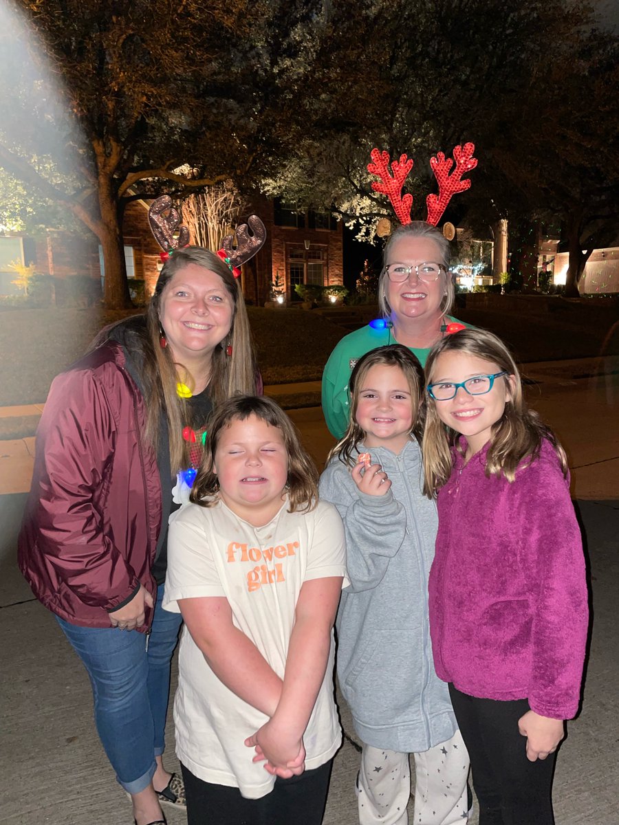 Had so much fun Christmas caroling last night 
<a href="/GlenOaksES/">Glen Oaks Elementary</a>
 #TheGlenOaksWay #MyMISD #MISDLivesKind #GOLivesKind