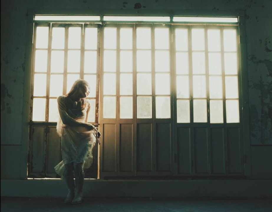 chunghafilms's tweet photo. "I'm all alone in an isolated space,
I am repeatedly stuck with you in a difficult game"

#김청하 #청하 #kimchungha #chungha #chunghafilms
@CHUNGHA_MNHent https://t.co/VEarguDeNz
