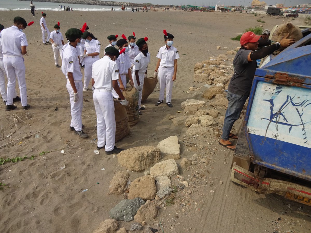NCC_Dte_Gujarat's tweet photo. #PuneetSagar
55 Cadets of 7 GUJ NU NCC in association with Somnath trust &amp; sanitation dept cleaned Somnath Beach of plastic waste &amp; contributed in protecting the marine life &amp; educating the community
@DefencePRO_Guj
@HQ_DG_NCC
@NCC_Dte_Gujarat
@jitu_vaghani
@cmoguj
@Bhupendrabjp https://t.co/2DICetivn9