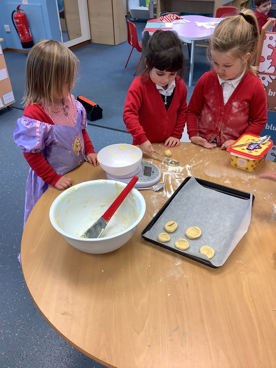 NurseryOPS's tweet photo. This afternoon the children made fork biscuits. They learnt about the vocabulary used in a recipe, how we gather ingredients, and the equipment they need? #forkbiscuits #christmasbaking #maths https://t.co/Ozfzr9x4uC