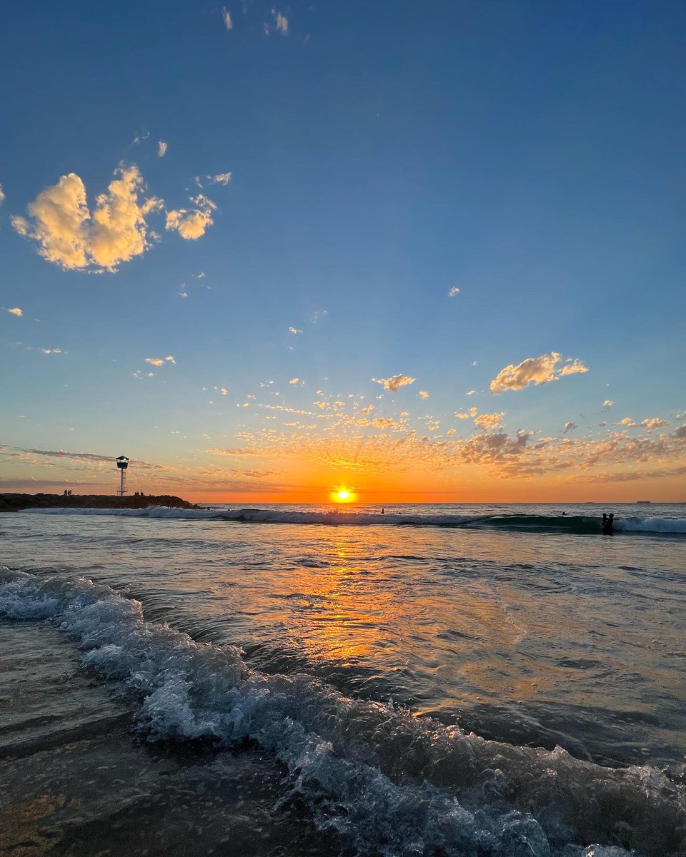 Scott_Cain's tweet photo. The only way to end the day after 41C - at least Summer is finally here!
#summer #summerinperth #citybeach #perthwa #iloveperth #perthisok #perthlife #beach #sunset https://t.co/wNWAiSguDp