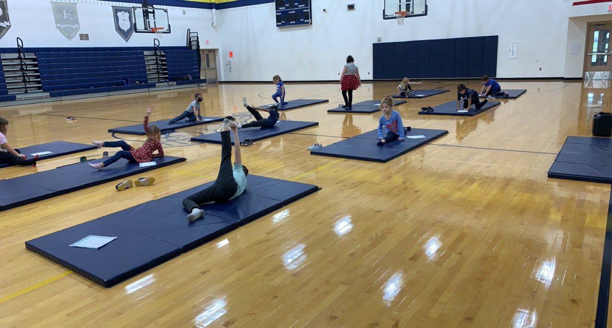 mr_wagnerPE's tweet photo. 2nd grade exploring different balances as part of our gymnastics unit! 🤸‍♀️🧘 Thanks @thepespecialist for a great visual for the students! #elementarype #physed https://t.co/Kfx0TSXi3i