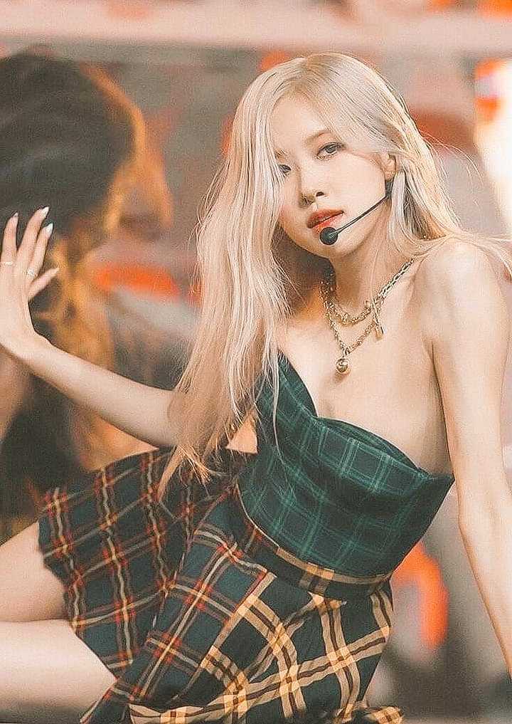 Cố lên nhé Blinks , Fansé ơi 🙏💪 Mải mê vote khi biết điểm thi thì thảm hại thực sự 🤦‍♀️ Nếu đã lỡ thảm rồi thì mọi người cố vote cho chị bé để không phải hối hận vì cố gắng trước giờ của chúng ta nhé ❤ #MAMAVOTE #rosé