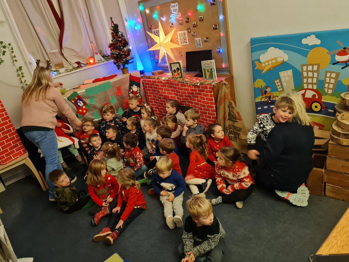 MacmerryPrimary's tweet photo. Christmas show rehersals @macmerrynursery today.
#included
#321action
@early_elc https://t.co/v53uIVntaw