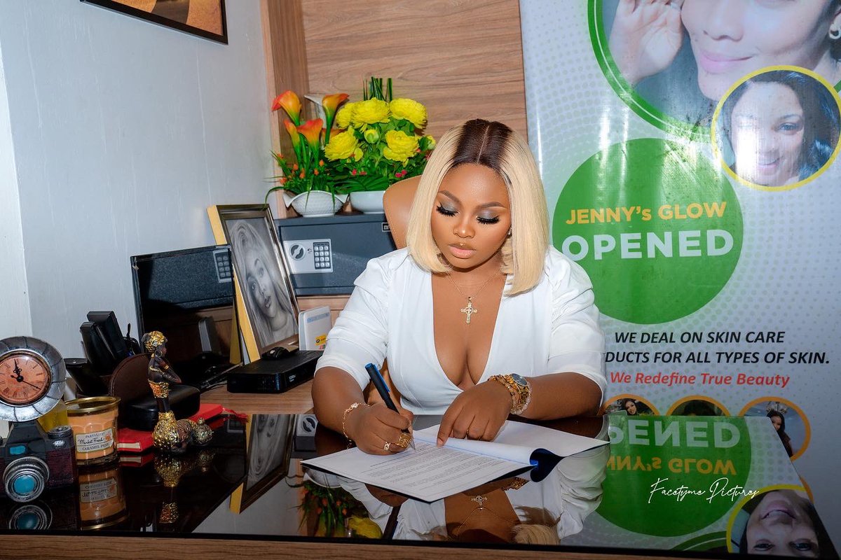 _TegaDominic's tweet photo. The secret is out dears, I am comfortable enough to let you all know that I am officially a @jennysglownigeria QUEEN, join me and feel good about your skin… 
.
👗: @yeukace 
Stylist: @_jcmichael 
Hair: @hair_byjennysglow https://t.co/ztZ6kYobYm