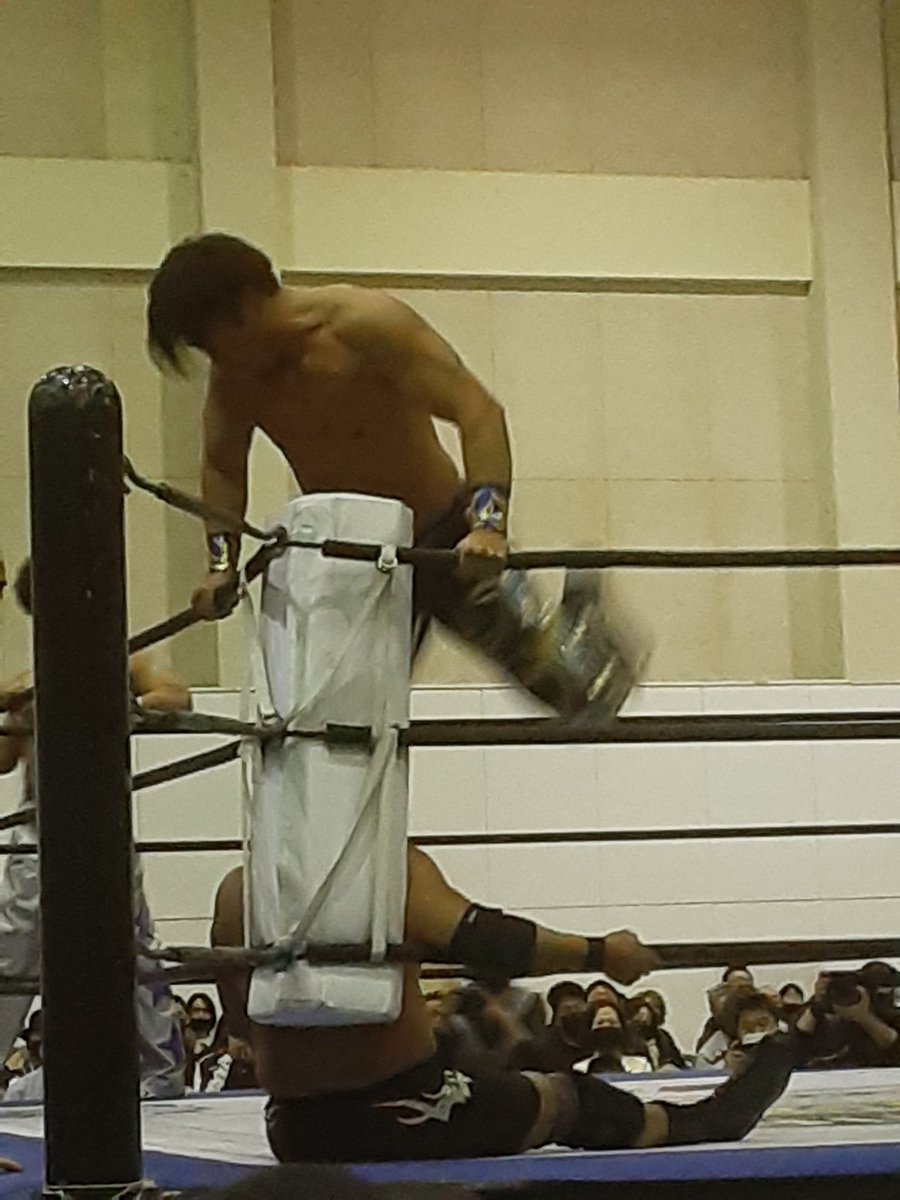 johnthewildcat's tweet photo. 秋山とHARASHIMAも相島を攻める
#YutoFINALROAD
#ddtpro https://t.co/ZlQISFAQeA