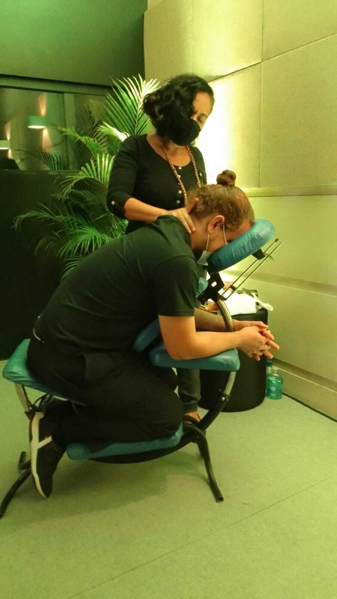 endossabsb's tweet photo. Ah vai dizer que massagem não tá inclusa na cesta básica do sobrevivente - 2021? https://t.co/qMfZKPFbWw