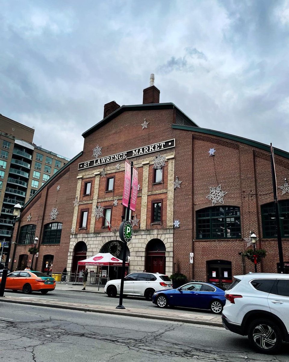 StLawrenceMkt's tweet photo. Yes, the most wonderful time of the year is coming up and what better way to get into the holiday spirit than to visit the Market! 🌲❄️ Our holiday hours are now available on our website (link in bio). #stlawrencemarket https://t.co/hNR3cjk1oK