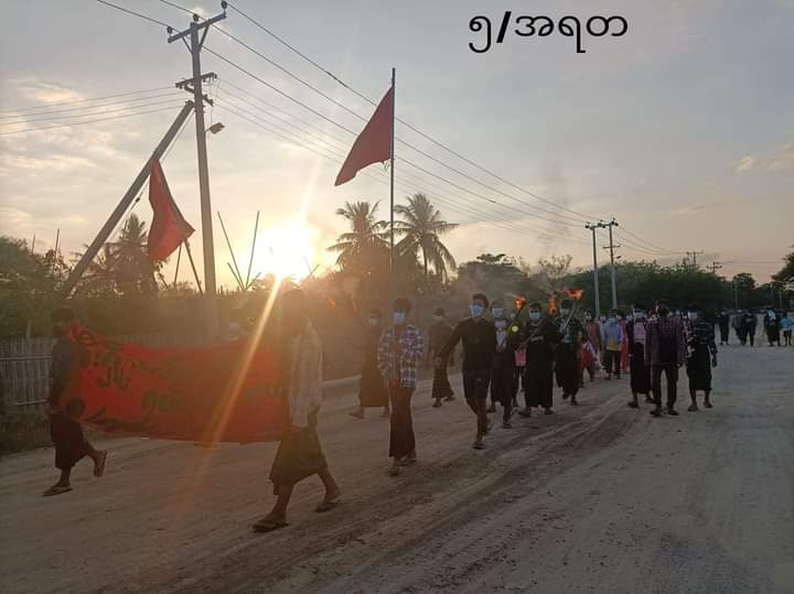 Anti-regime protesters took to streets in AyarTaw Township demonstarted to overthrow of the military dictatatorship.

#EndImpunity #Dec8Coup 
#WhatsHappeningInMyanmar