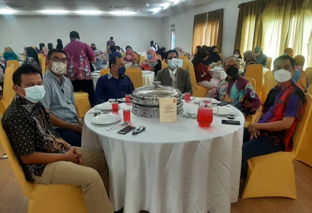 RoslanMdTaha's tweet photo. Rabu | 8 Dis 21 |

Menghadiri Majlis Sanjungan Budi Selaut Kasih SMS Tuanku Jaafar @twt_STJ Majlis meraikan guru-guru yg bertukar &amp; penghargaan atas pencapaian guru dgn Tetamu Kehormat Timb Pengarah JPNS.

Tahniah &amp; TK Pengetua Adnan Harun &amp; seluruh warga pendidik SMSTJ.

#DSRMT https://t.co/is2ArYVOAp