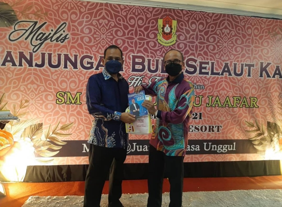 RoslanMdTaha's tweet photo. Rabu | 8 Dis 21 |

Menghadiri Majlis Sanjungan Budi Selaut Kasih SMS Tuanku Jaafar @twt_STJ Majlis meraikan guru-guru yg bertukar &amp; penghargaan atas pencapaian guru dgn Tetamu Kehormat Timb Pengarah JPNS.

Tahniah &amp; TK Pengetua Adnan Harun &amp; seluruh warga pendidik SMSTJ.

#DSRMT https://t.co/is2ArYVOAp