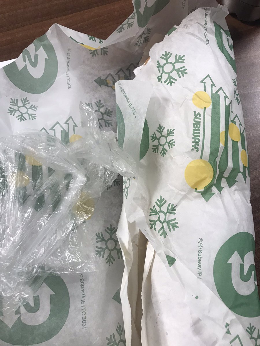 zara_101's tweet photo. Would love to know why one of your employees USED gloves was wrapped up with my sandwich @SubwayUK 🤮 Absolutely disgusting, especially considering the current circumstances!!!! https://t.co/y3omoxZF7Z