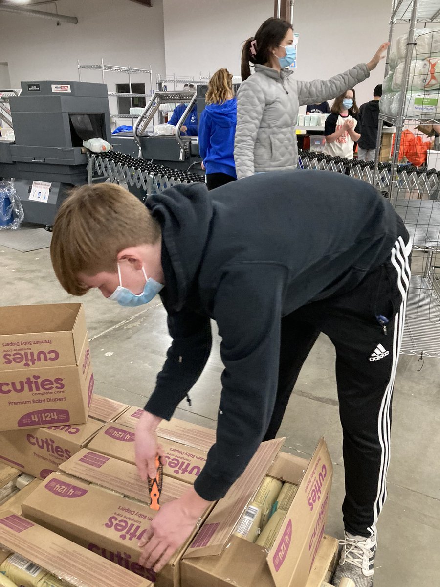 STAAlliedHealth's tweet photo. STA HOSA students sorted 12,400 diapers at Happy Bottoms to benefit families in the Kansas City area Monday afternoon. @happybottomsorg @STAAlliedHealth STAexcels https://t.co/AxCqdx8qXK