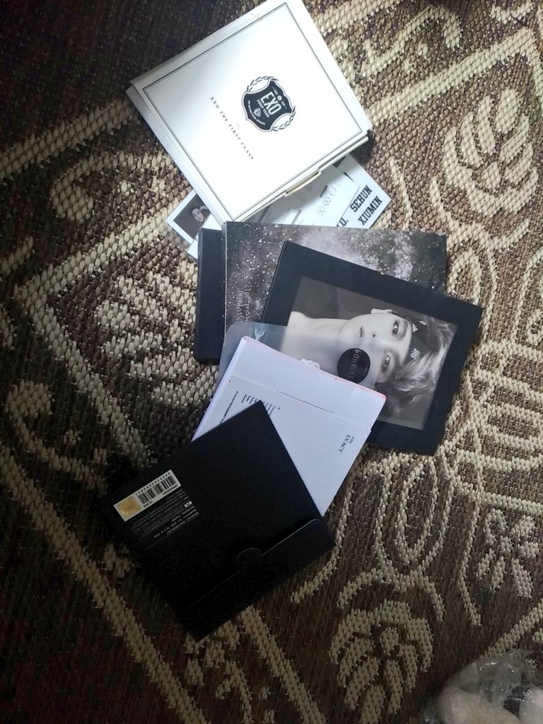 ChogiwaStore's tweet photo. Itens oficiais diversos do Baekhyun

Polaroides, adesivo da lightstick ver. 2 oficial, postcards

Observação: NÃO TEM CARD. 

R$100 + frete https://t.co/R8Ye8Pchpz