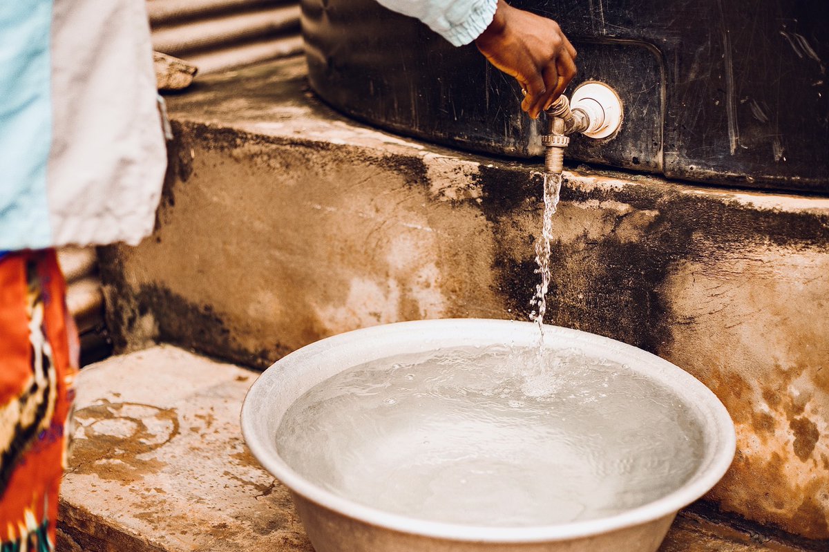 ProjectXAfrica's tweet photo. Clean water is crucial to the health of individuals and more attention and action should be allocated towards such an issue in rural communities. 
#cleanwater #africa #health https://t.co/hNRFjkXddA