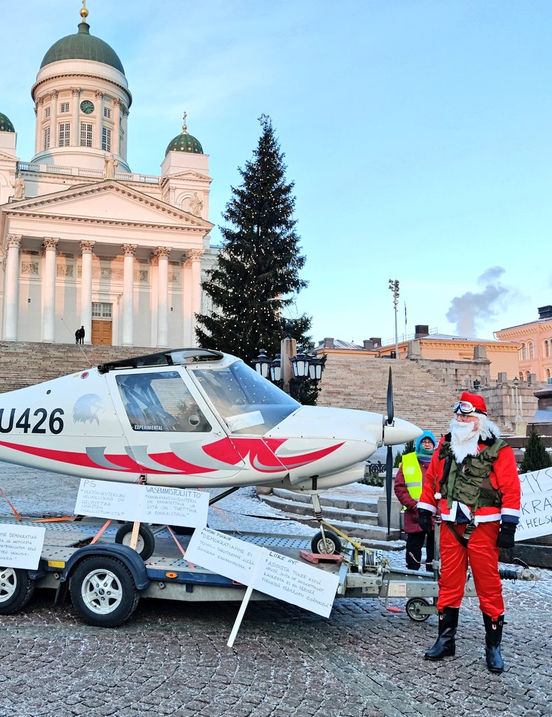 <a href="/HannuHynonen/">Hannu Hynönen</a> <a href="/malmiairport/">Helsinki-Malmi</a> Tuo muuten on Joulupukin lentokone.