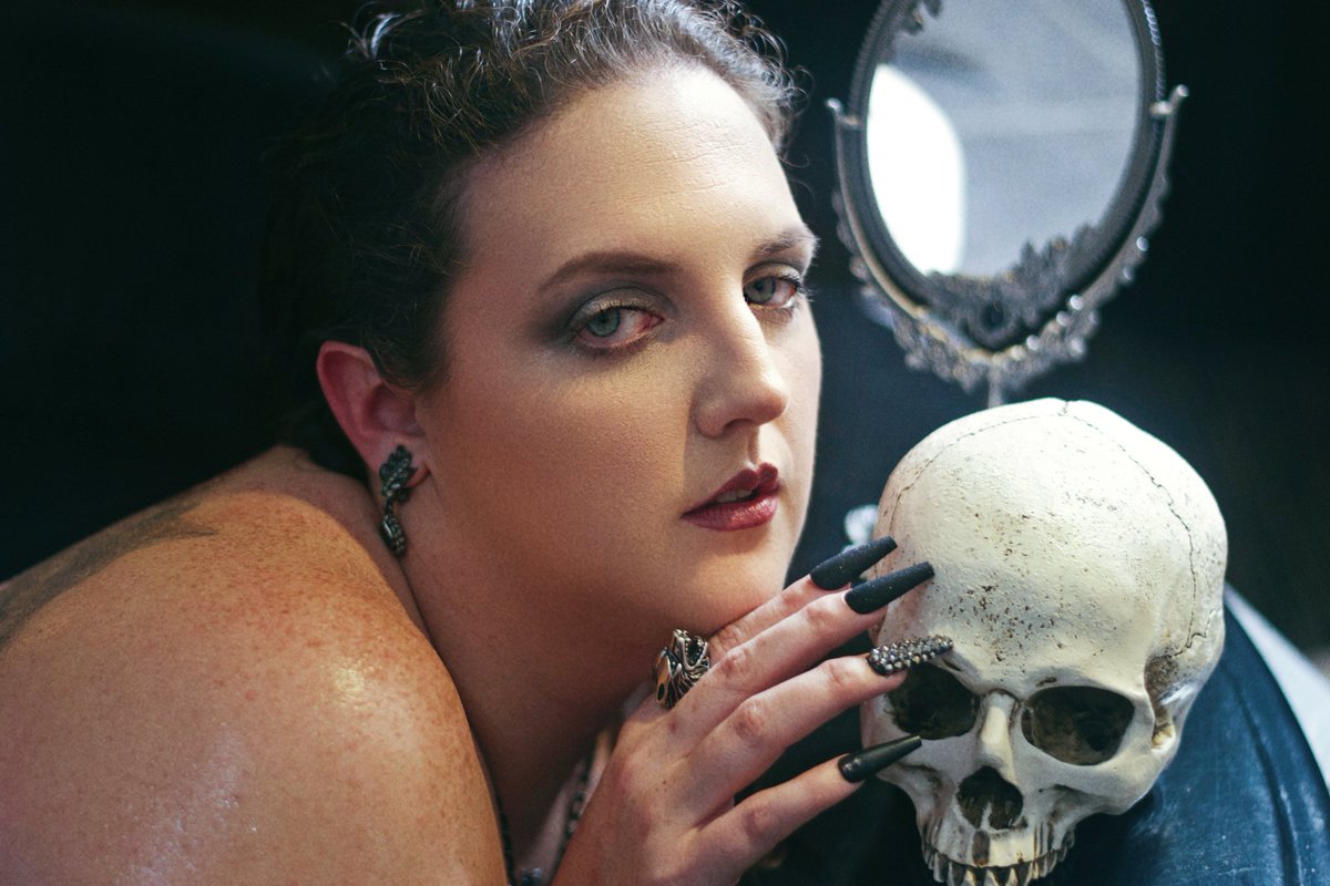 Darryn_Storm's tweet photo. Almost dead yesterday, maybe dead tomorrow, but alive, gloriously alive, today
📸 @DirtCandyPhoto
#darrynstorm #tattoo #tattoos #tattoogirl #girlswithtattoos #girlswithcurves #model #altmodel #portrait #darkaesthetic #darkbeauty #gothvibes #gothbabe #bathtub #magic #witchywoman https://t.co/c0pA3F4WOc