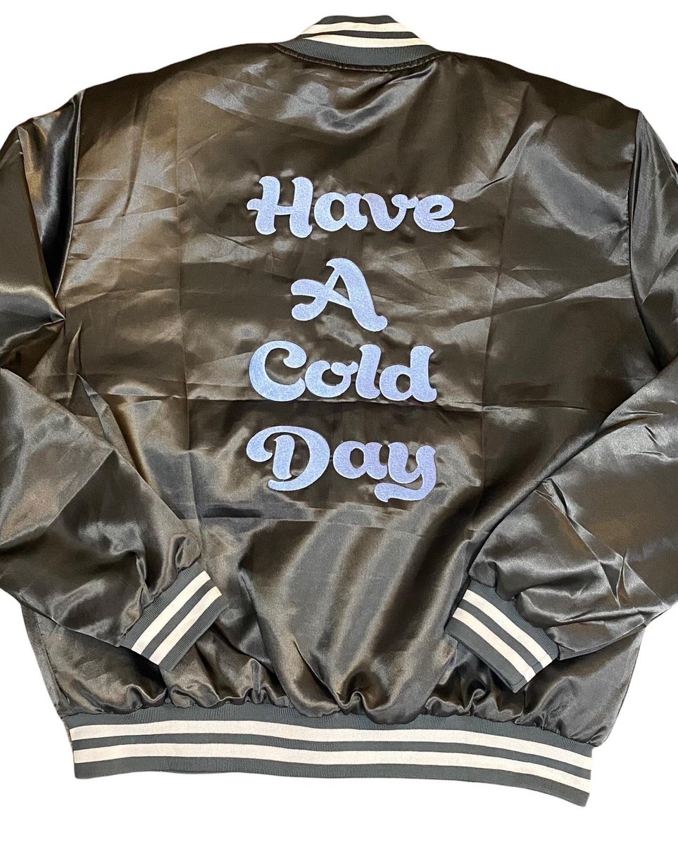 SneakerHead_Co's tweet photo. #HaveAColdDay Satin Bomber Jackets.. available for purchase #Nowshipping 🥶❄️❄️
RT and help me find our new customers
https://t.co/lkzPAWdiOJ https://t.co/PNluCS7zUE