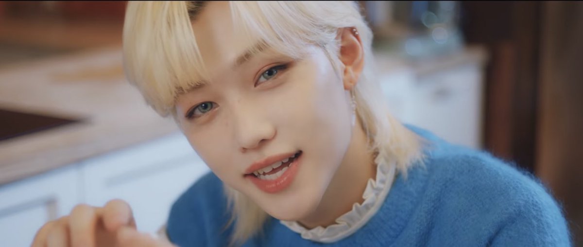 vampztrowar's tweet photo. Derretida con el 😩😍🤤@Stray_Kids #felix #Straykids #StrayKids_ChristmasEveL https://t.co/HvWNF9w9CR