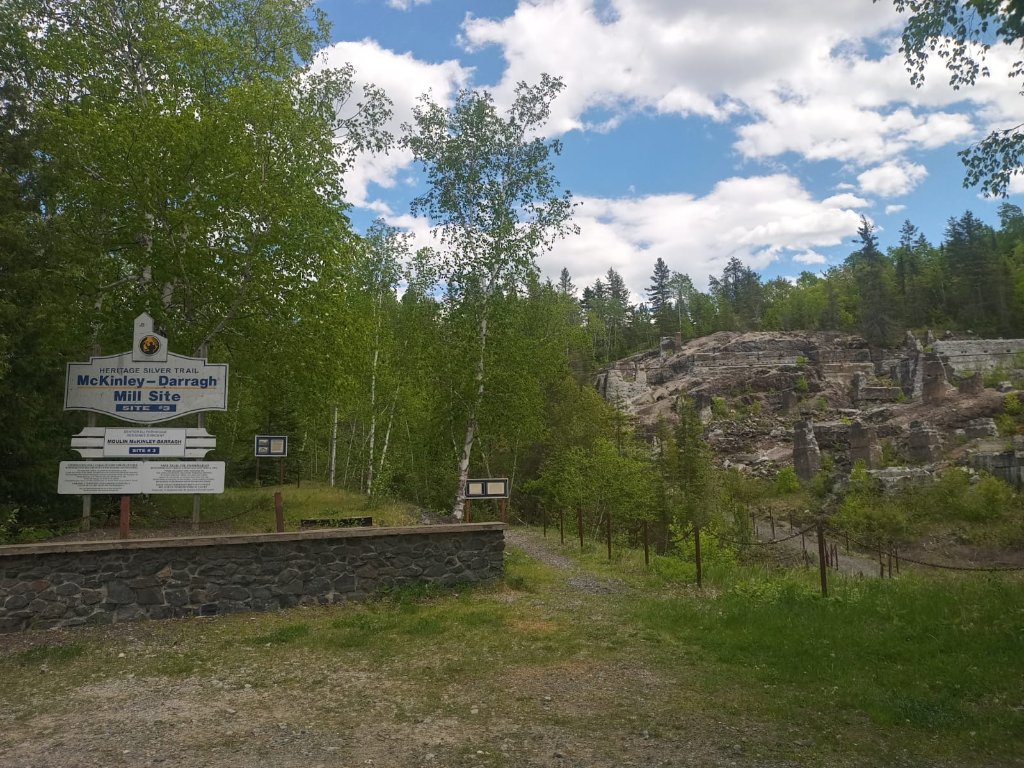 FrancineLong53's tweet photo. @LtdRjk putting #boots-on-ground at #cobalts first mill (1907) - McKinley-Darragh, built to process silver ore "People have no idea that this place had so much impact in the world of mining in this country, this changed this country" (Gino Chitaroni) #Ontario #mininginfluencers https://t.co/DcokkTXgrx