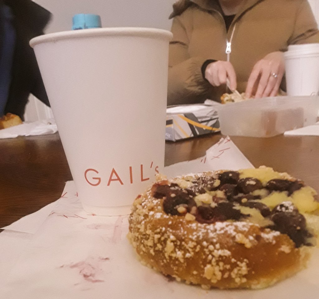 LondonersLondon's tweet photo. My #Brunch came in form of @GAILsBakery blueberry &amp; custard tart with #OatMilk #Latte #Coffee with #RobinDas, #GillianWheeler &amp; son in Robin's office #BedfordSquare, beeing deprived delights of private lawns of #bedfordsquaregardens by torrential rain. #LetsGuide #UniquelyLondon https://t.co/0QwKnIualb
