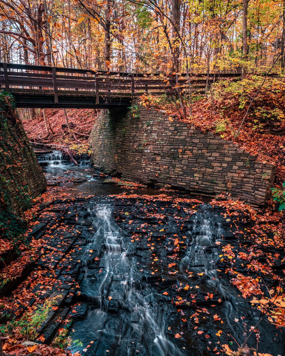 GabeWasylko's tweet photo. Autumn at Buttermilk Falls in the North Chagrin Reservation https://t.co/sOPEMM0giD