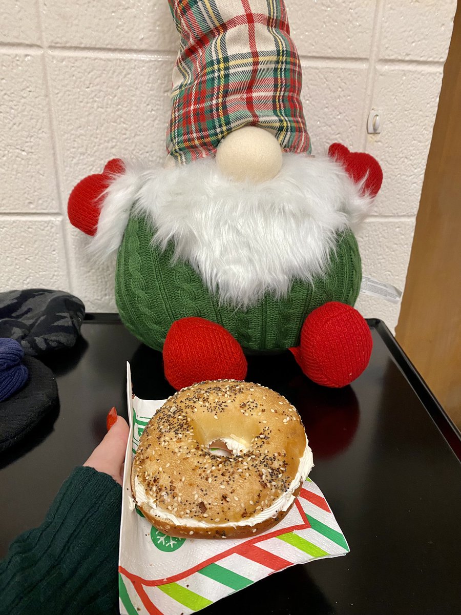 msmock01's tweet photo. A tasty breakfast treat to celebrate 8 days until winter break! 🥯 #GO12Days https://t.co/3aOVPxdkza