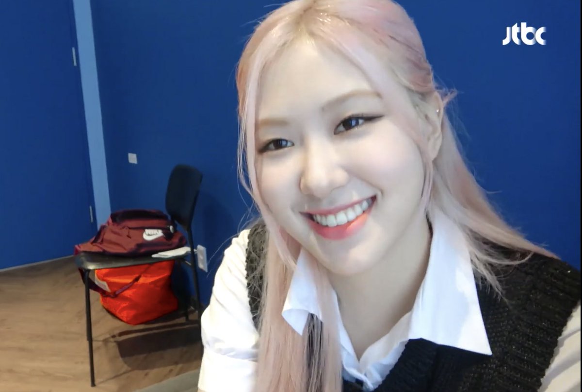 Mọi người cùng nhau cố gắng nha , chúng ta làm được mà , cố lên!!!
I vote #MAMAVOTE #rosé