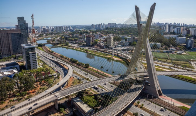 Meu lindo país atual, São Paulo. É bom ficar aqui. Deus esteja conosco