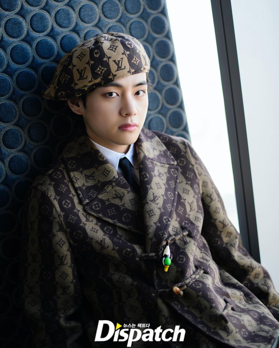 borahae7183's tweet photo. [📸] KIM TAEHYUNG x Dispatch

#BTSxDISPATCH #dispatchxbts #Dispatchkorea #BTS #BTSV #KimTaehuyng #TaehyungTop https://t.co/ZVkwvYjaYj