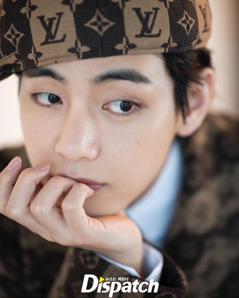 borahae7183's tweet photo. [📸] KIM TAEHYUNG x Dispatch

#BTSxDISPATCH #dispatchxbts #Dispatchkorea #BTS #BTSV #KimTaehuyng #TaehyungTop https://t.co/ZVkwvYjaYj