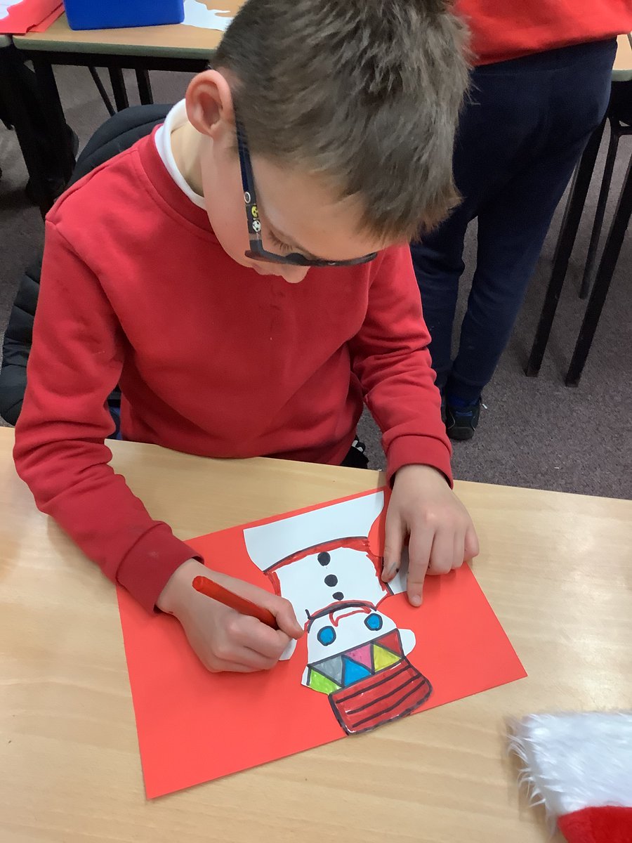 UpperEPHPS's tweet photo. We are busy making Christmas mats for our pebble party 🎄🎄🎄 https://t.co/VhSNjtaIyE