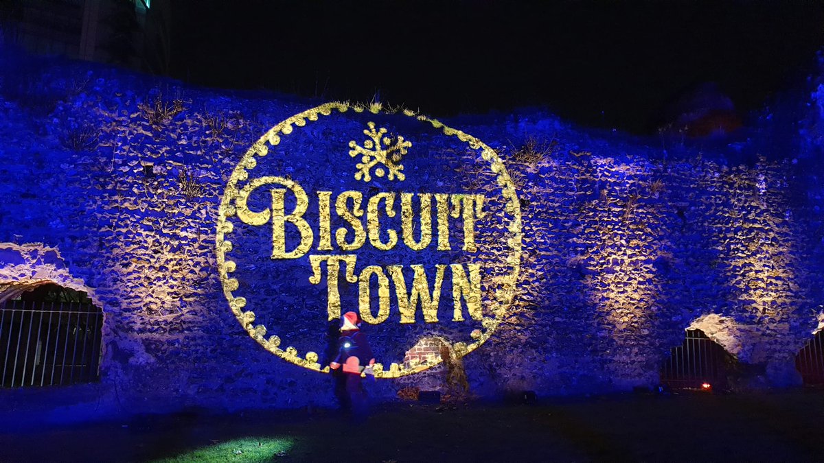 Reading's family friendly #TwilightTrail illuminations opened its doors for Xmas last weekend and is open Thurs-Sun this week and dates up until 31 December. hubs.la/Q010tjnr0 #VisitReading <a href="/theGreatWestWay/">Great West Way</a> <a href="/VisitThamesCoUk/">Visit Thames</a> <a href="/tourismseast/">Tourism South East</a>