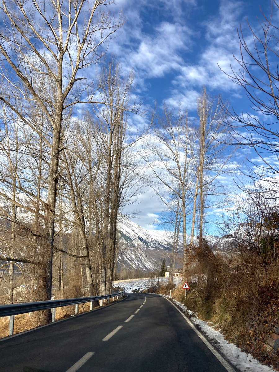 noee__19's tweet photo. por aquí dejo estas fotillos del puente ,para que apreciéis lo bonito que es el Pirineo aragonés :) https://t.co/OCy63opKzn