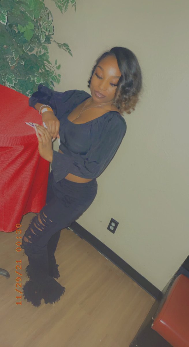 theereal_dee's tweet photo. hi twit 👋🏾 it’s been a while.. https://t.co/sjKk7tpmGQ